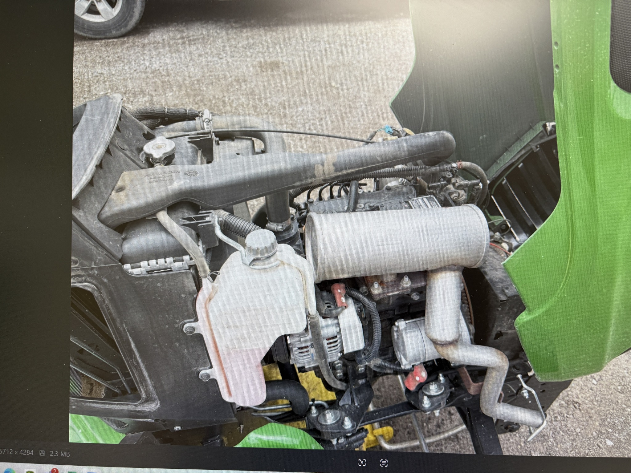 2020 John Deere X750 Image 9
