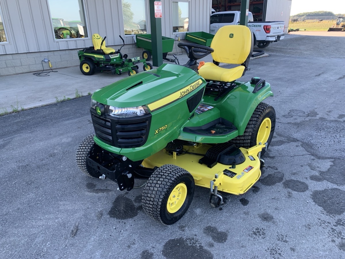 2020 John Deere X750 Image 2