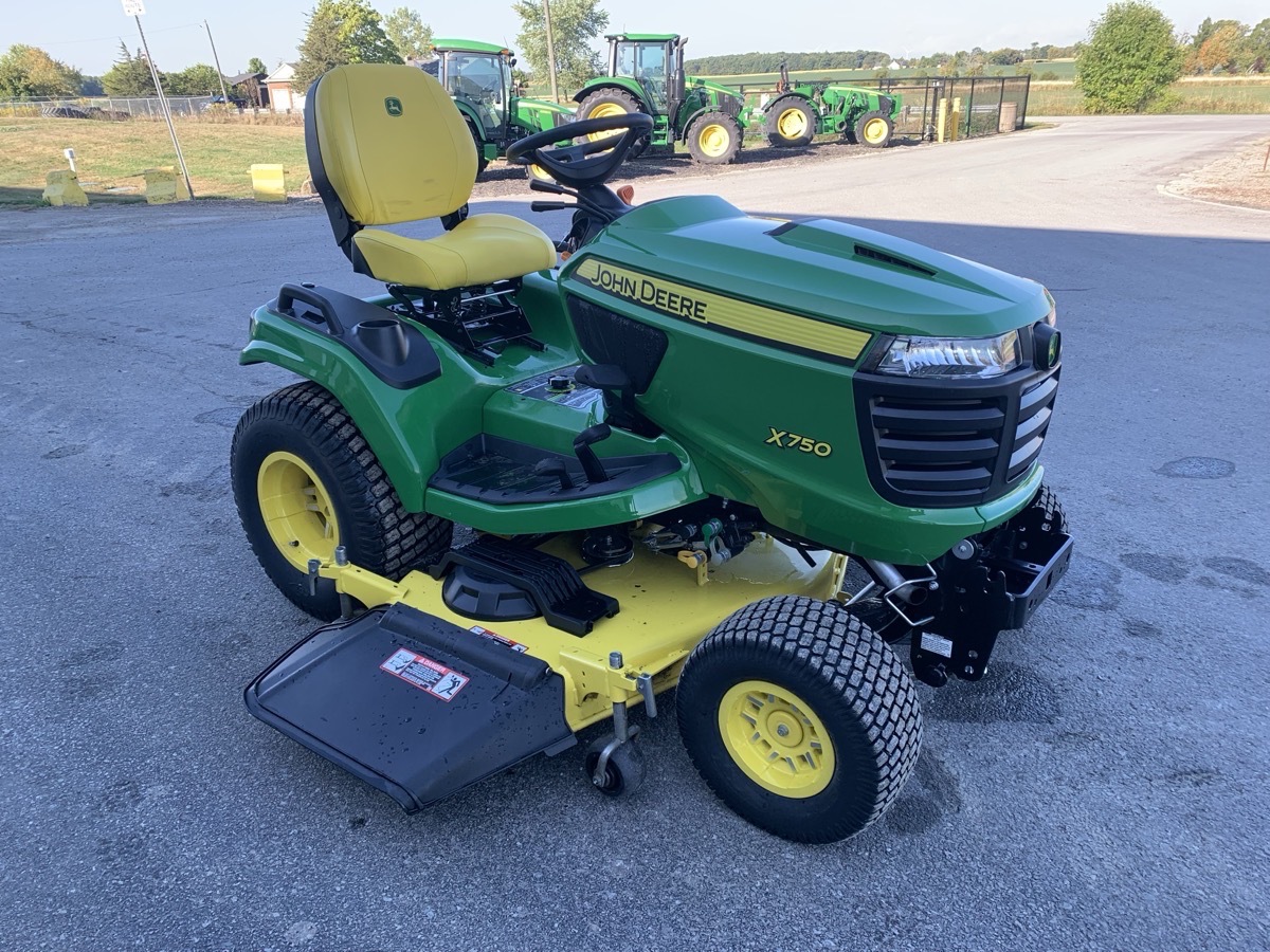 2020 John Deere X750 Image 4
