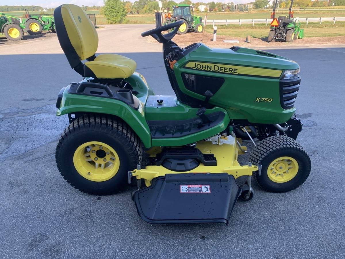 2020 John Deere X750 Image 5