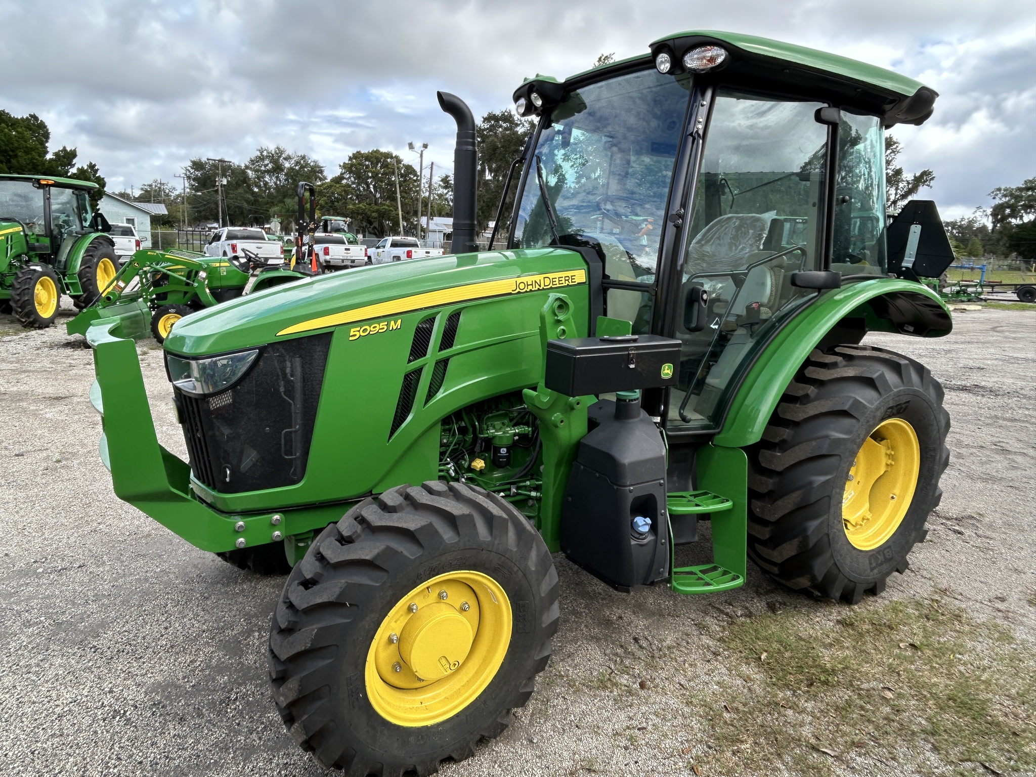 2024 John Deere 5095M Image 1