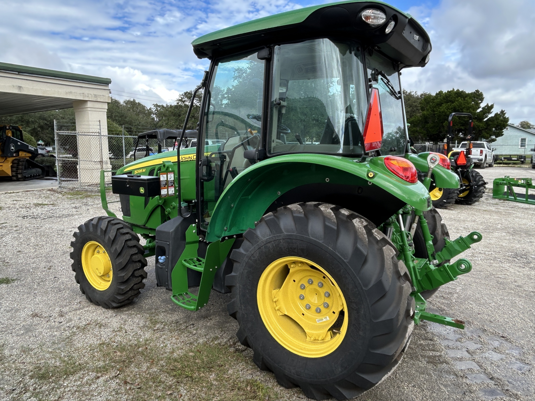 2024 John Deere 5095M Image 2