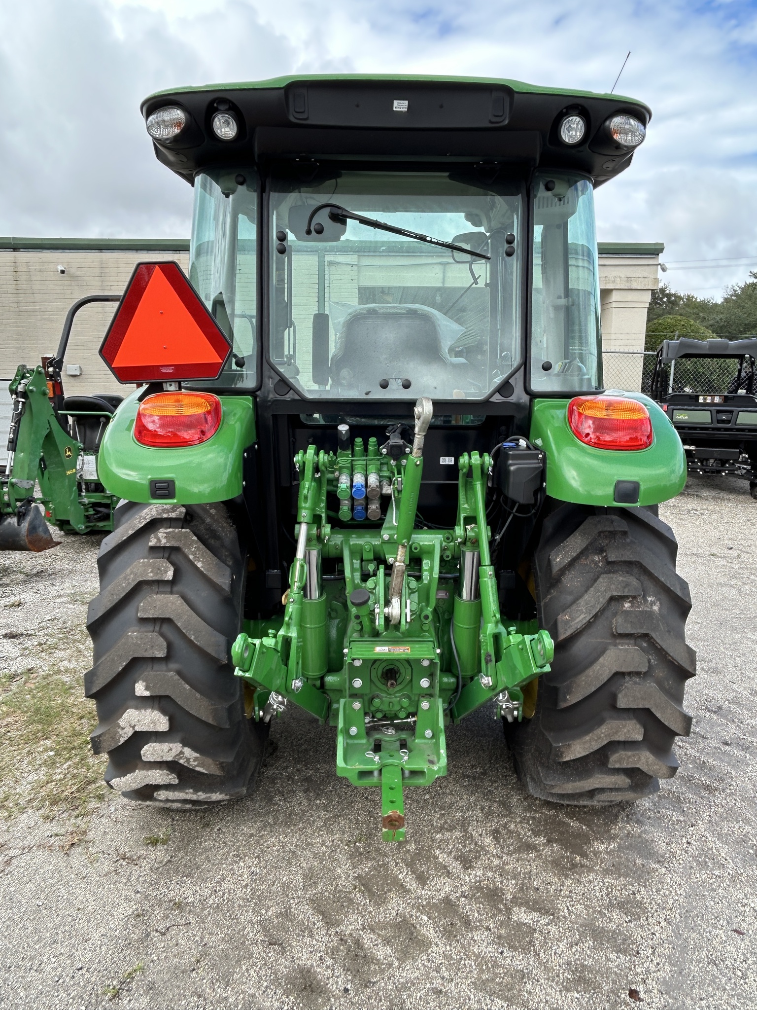 2024 John Deere 5095M Image 3