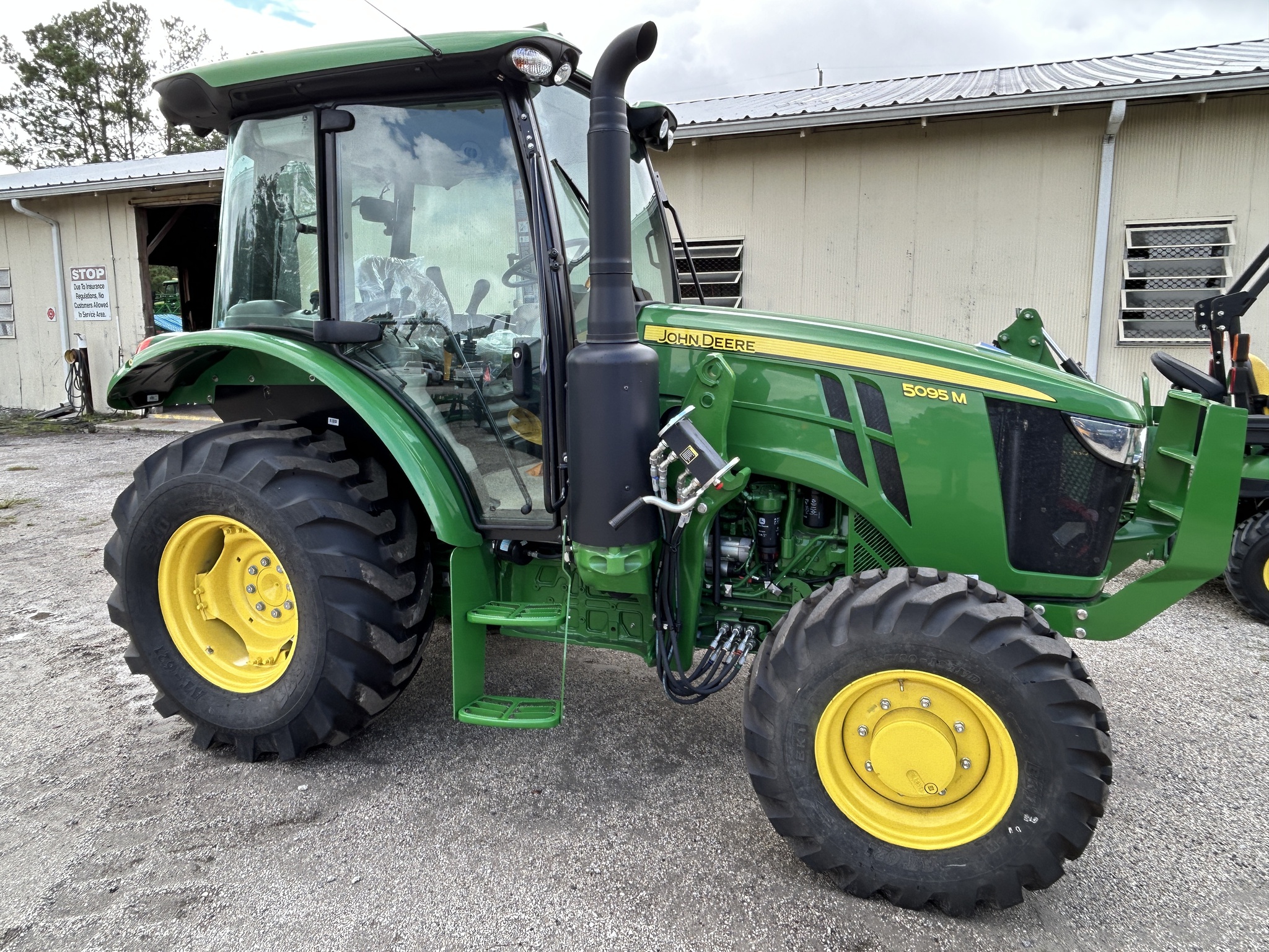 2024 John Deere 5095M Image 5