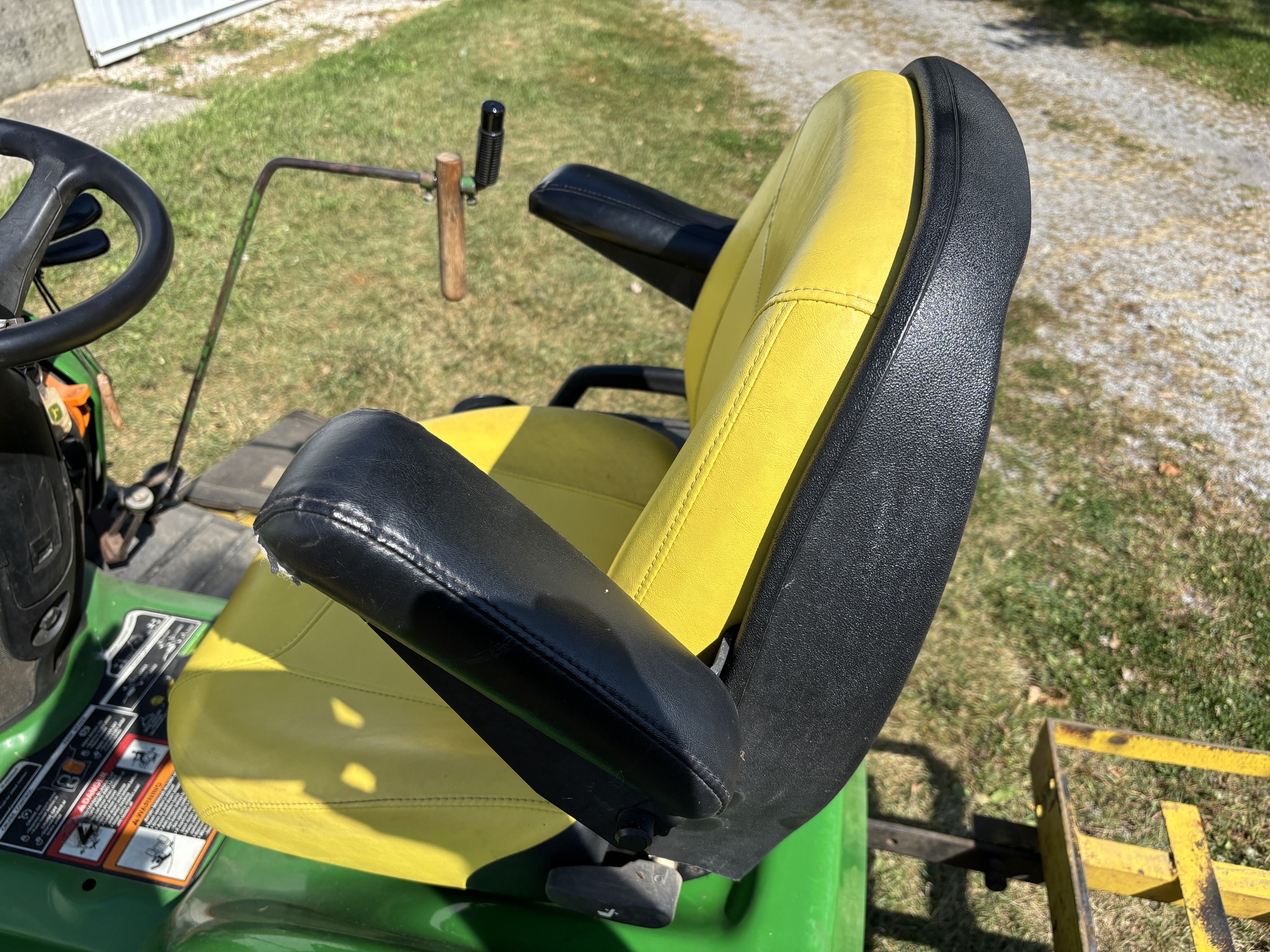 2014 John Deere X750 Image 3