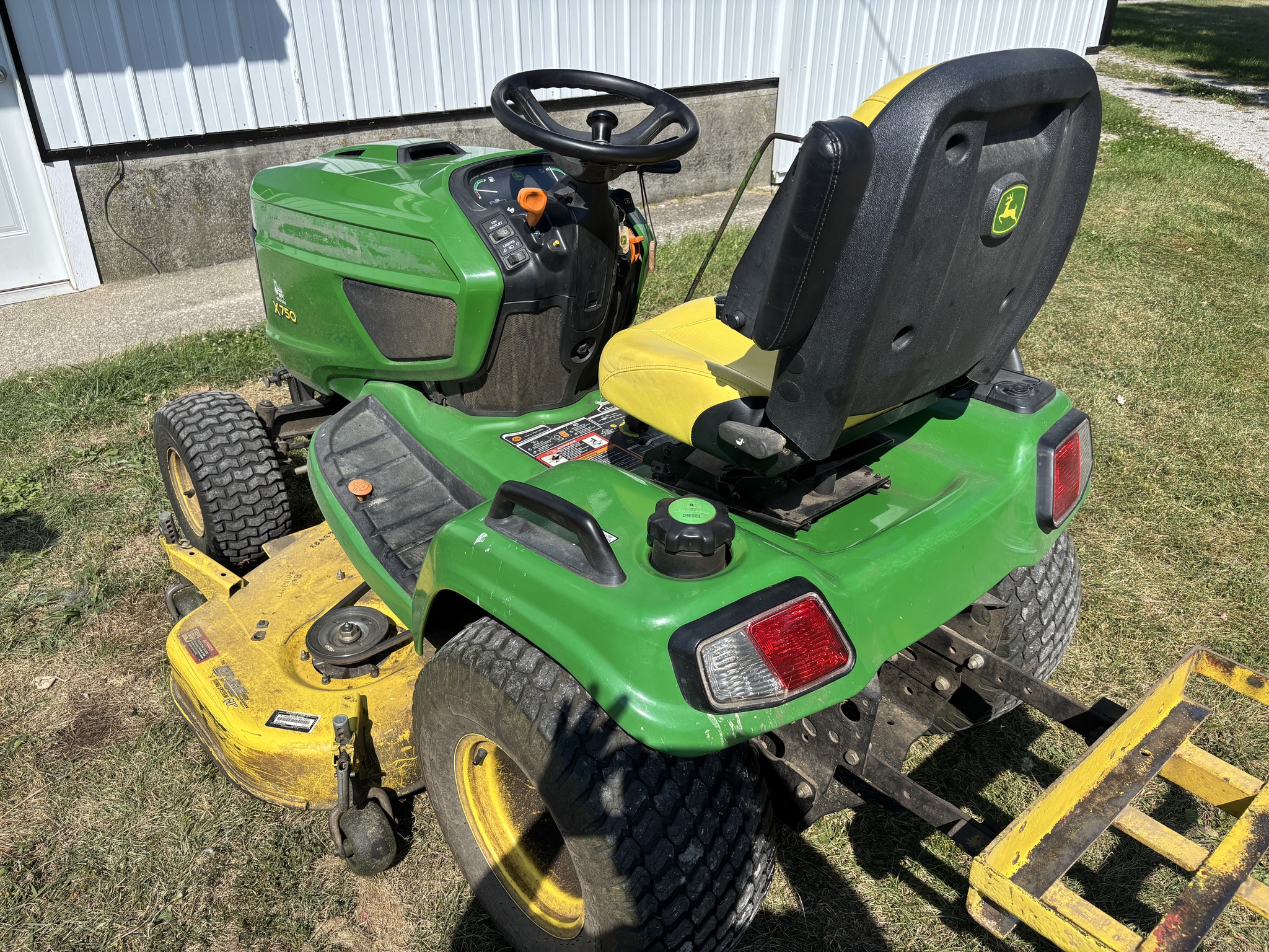 2014 John Deere X750 Image 4