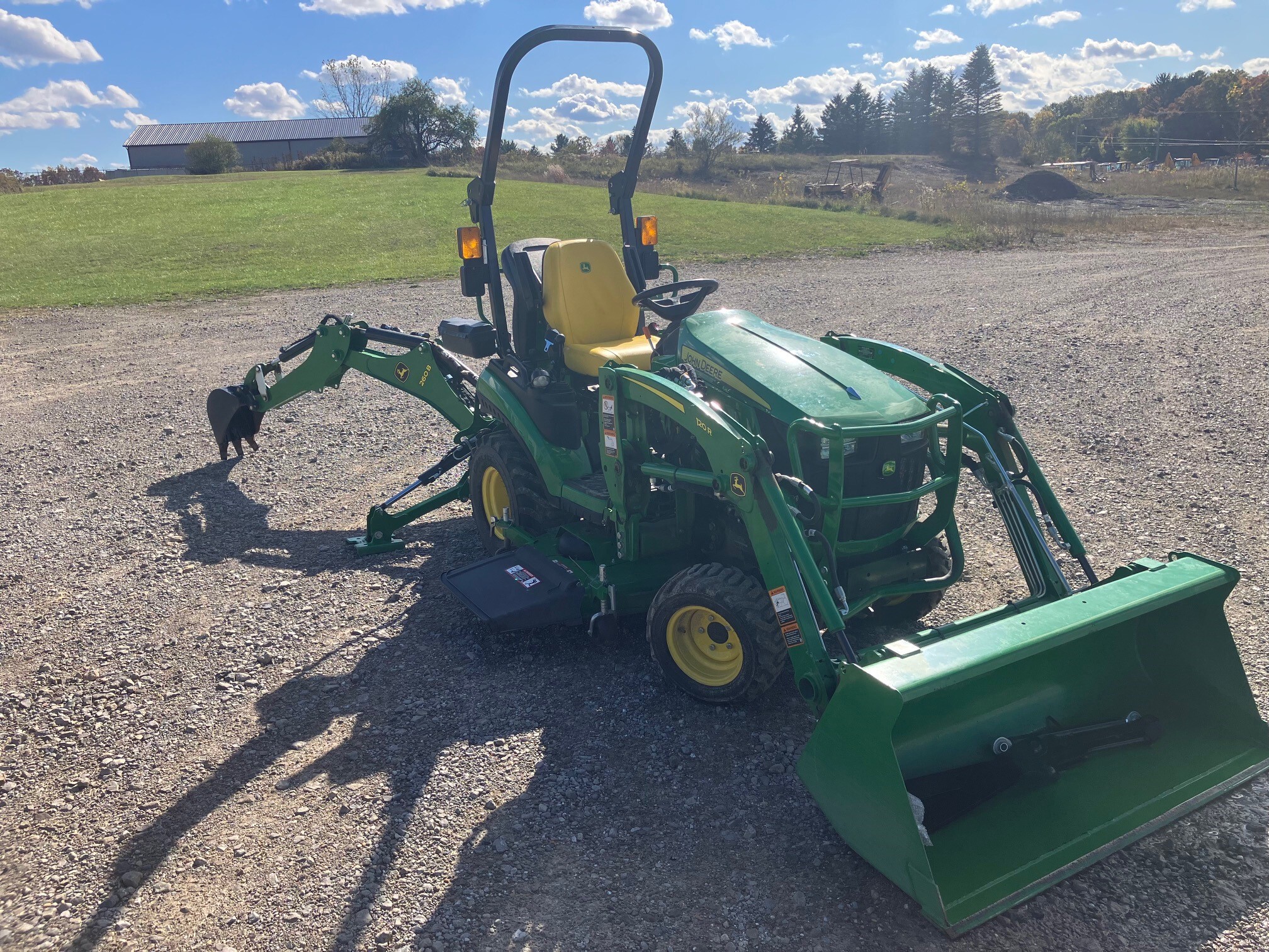 2023 John Deere 1025R Image 1