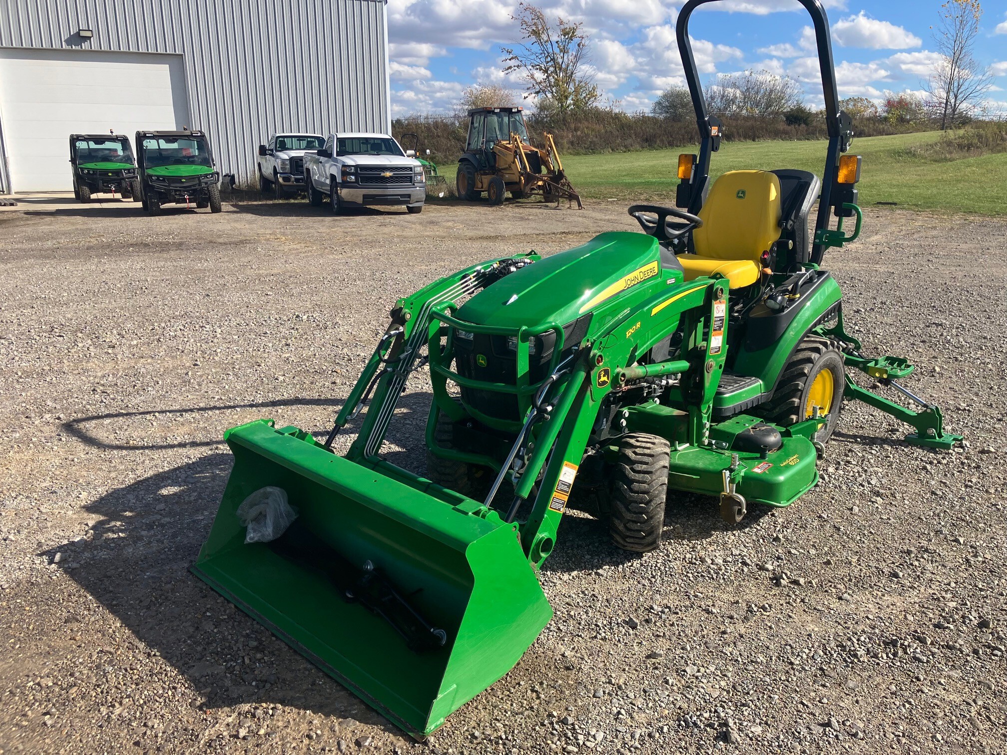 2023 John Deere 1025R Image 2