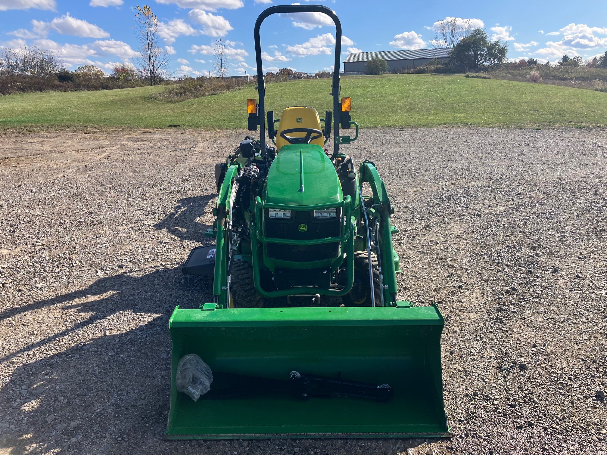 2023 John Deere 1025R Image 3