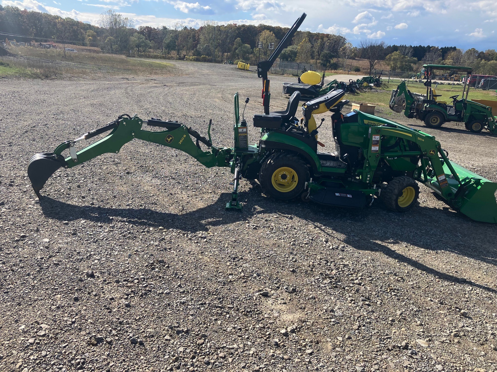 2023 John Deere 1025R Image 5