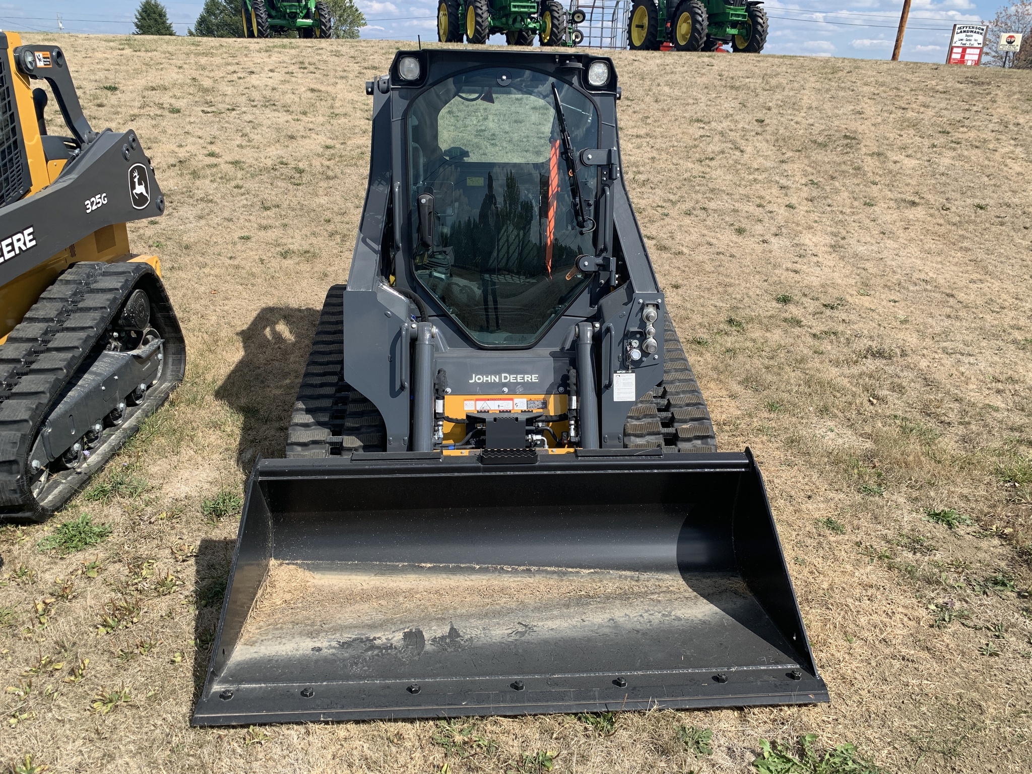 2025 John Deere 317G Image 6
