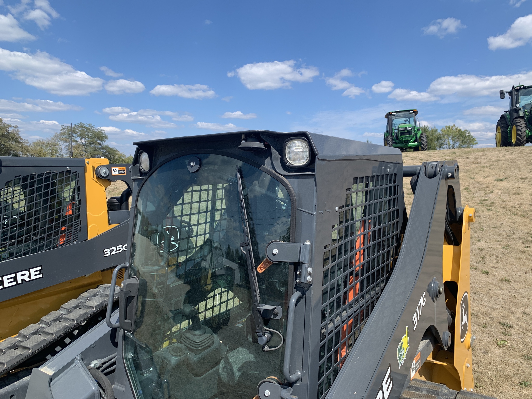 2025 John Deere 317G Image 9