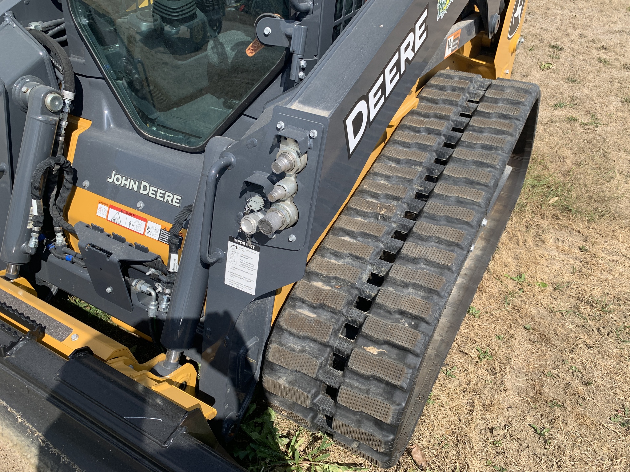 2025 John Deere 317G Image 10