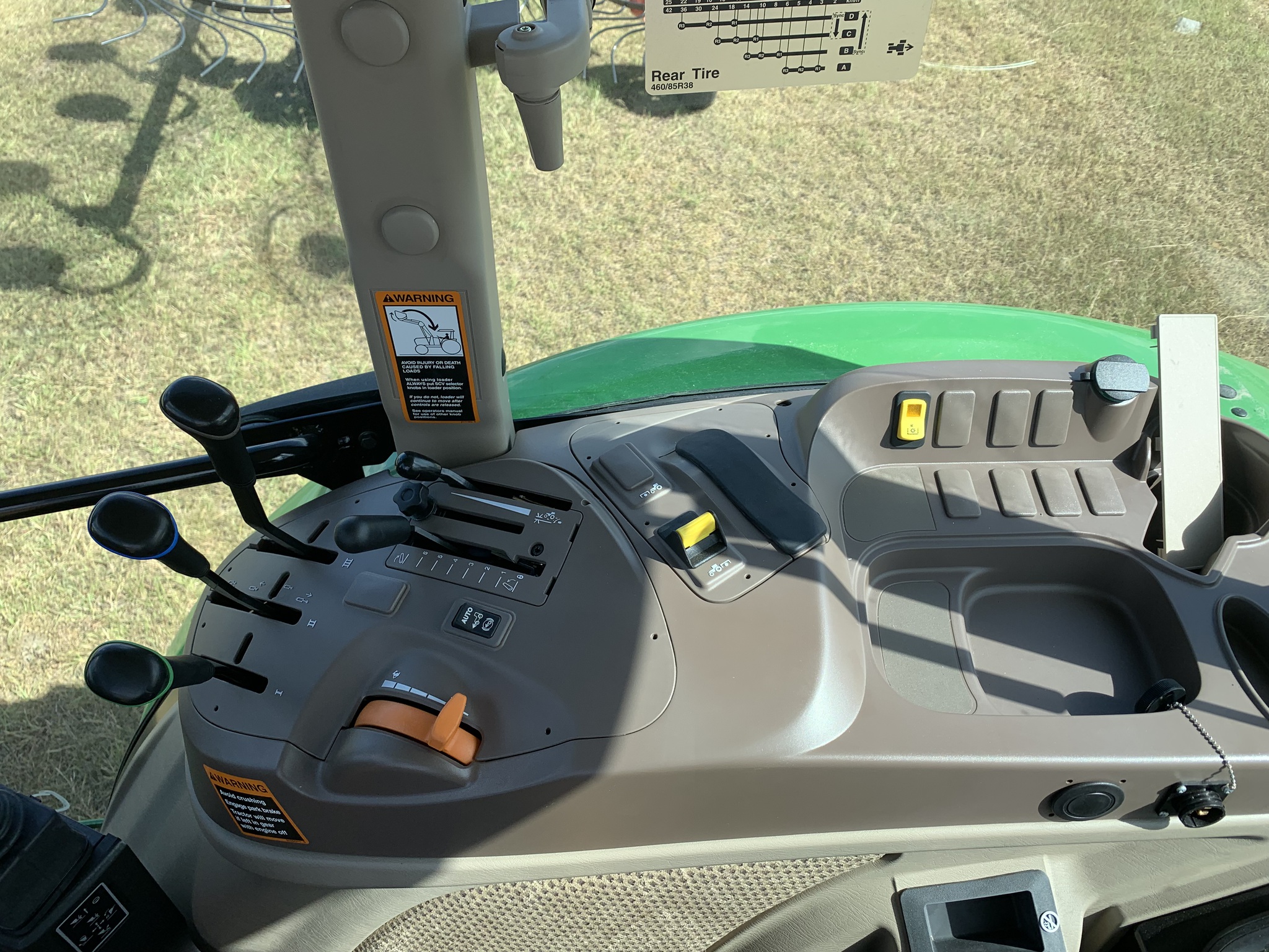 2025 John Deere 6135E Image 6