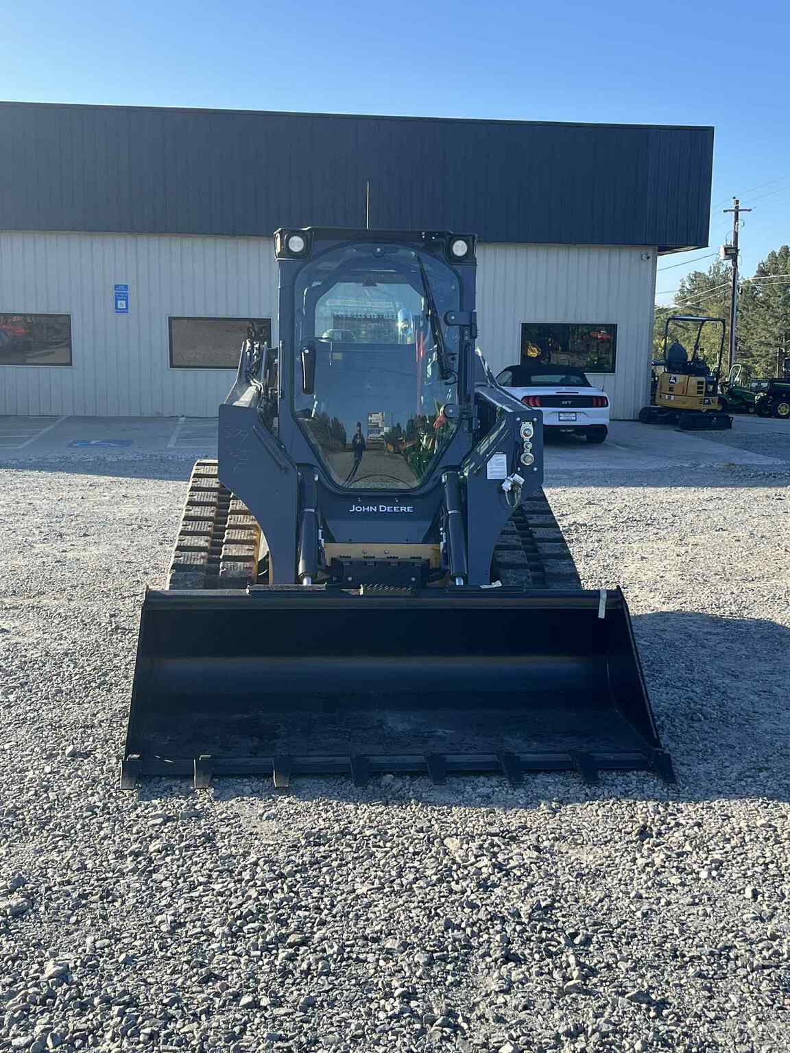 John Deere 325G Image 1