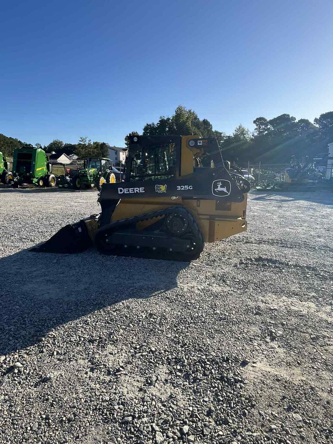 John Deere 325G Image 4