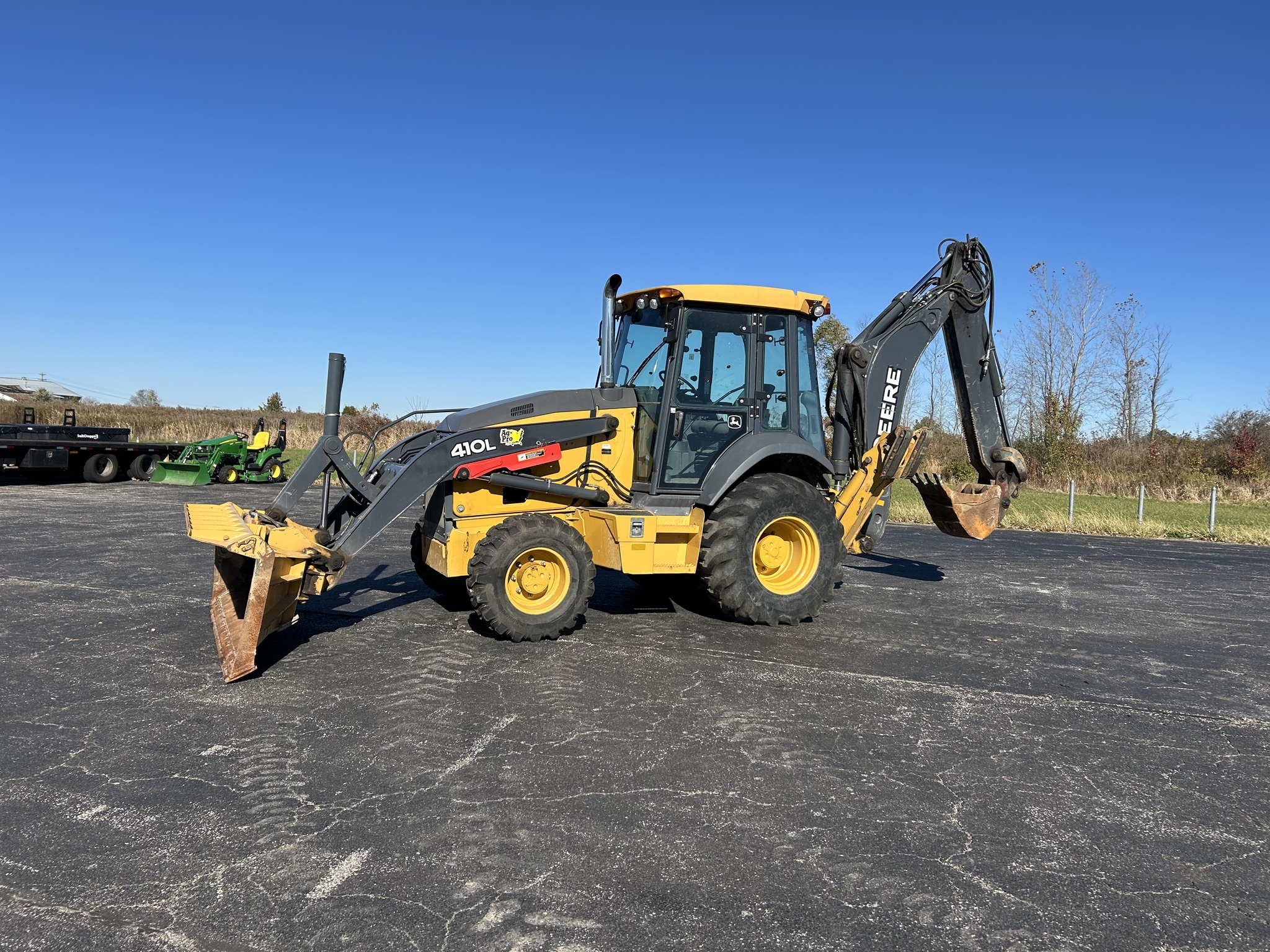 2020 John Deere 410L Image 1