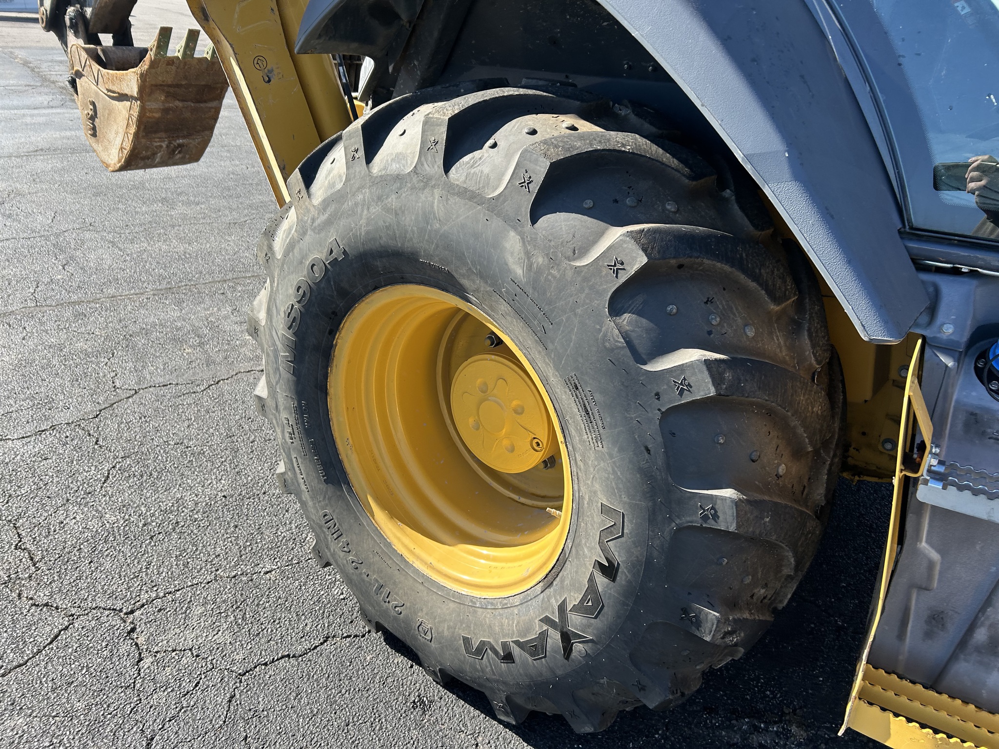 2020 John Deere 410L Image 7