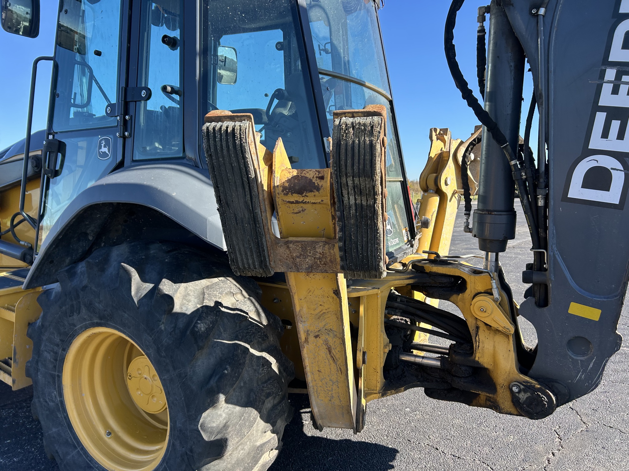 2020 John Deere 410L Image 11