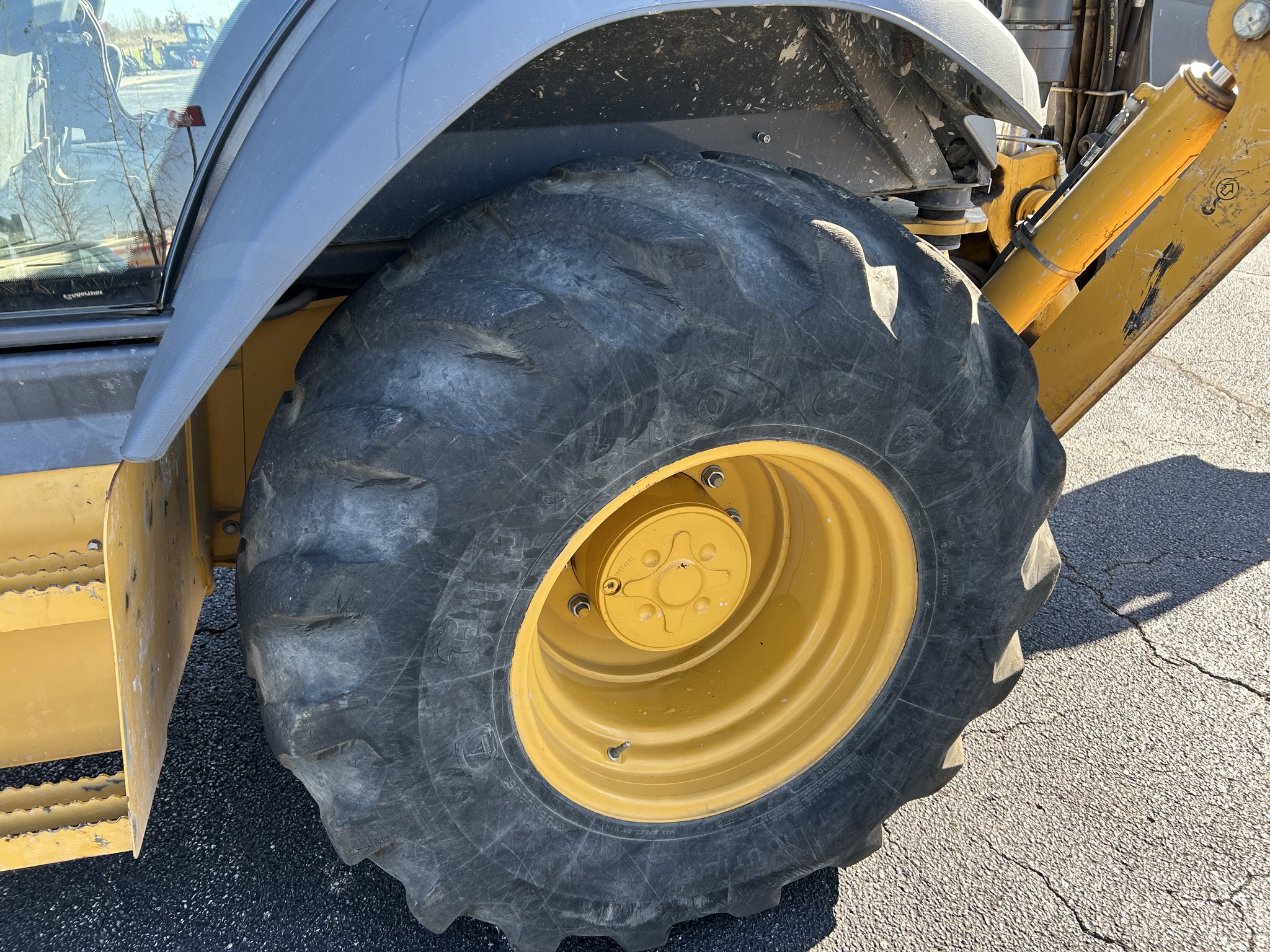 2020 John Deere 410L Image 12