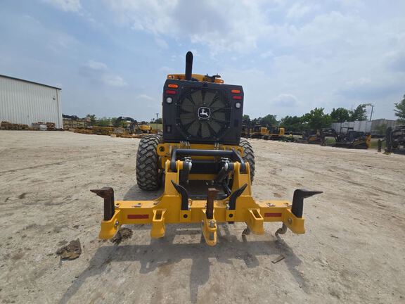 Photo of a 2024 John Deere 672G