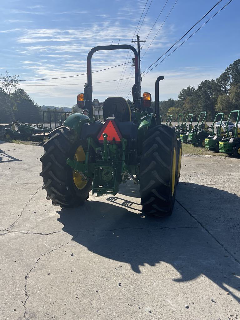 John Deere 5067E Image 3