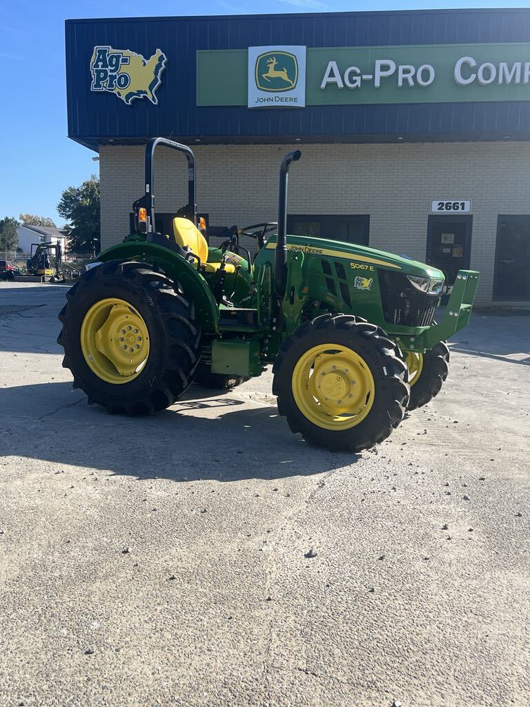 John Deere 5067E Image 1