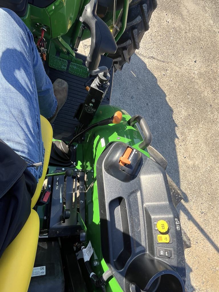 John Deere 5067E Image 5