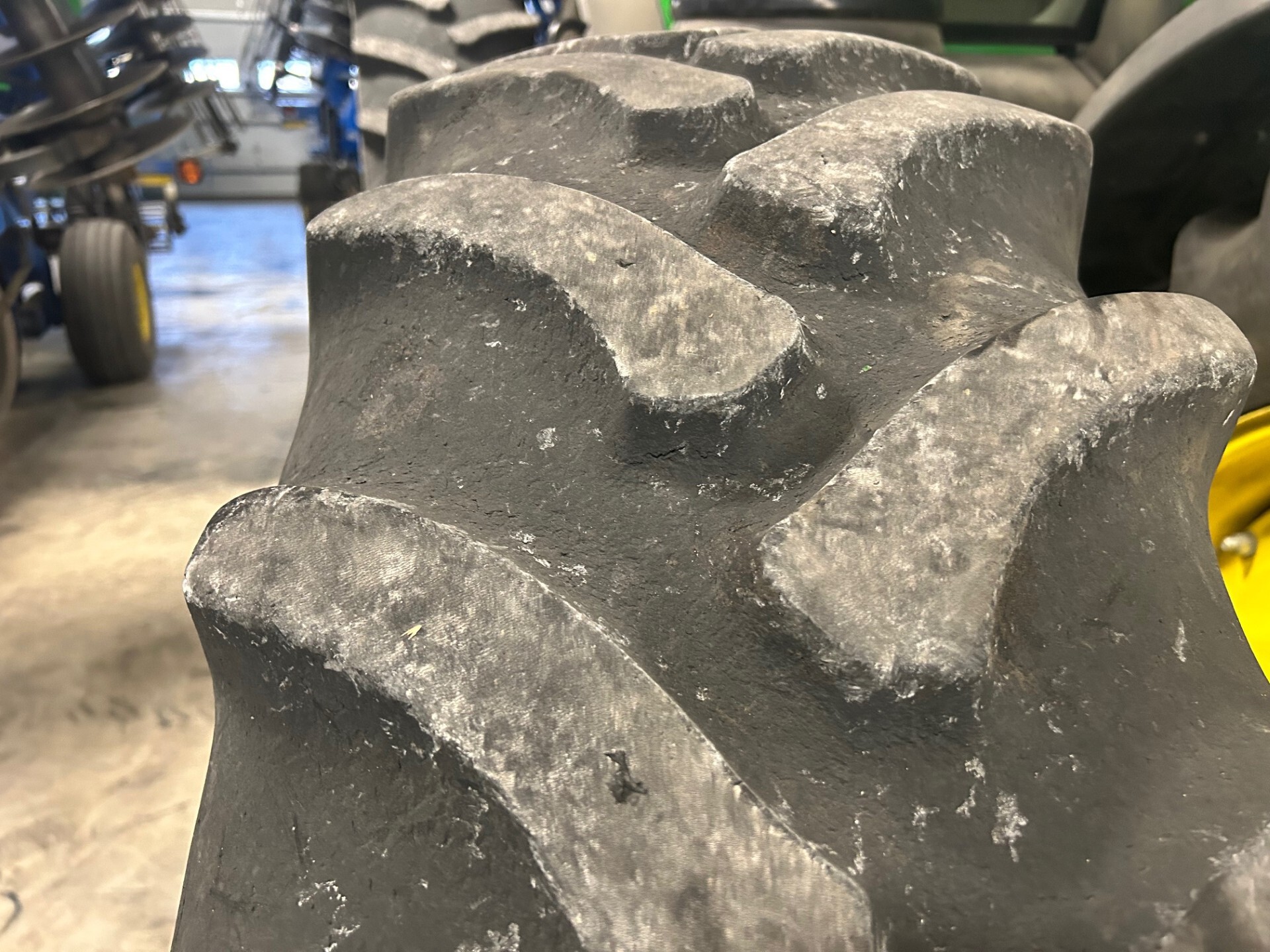 2018 John Deere 8345R Image 2