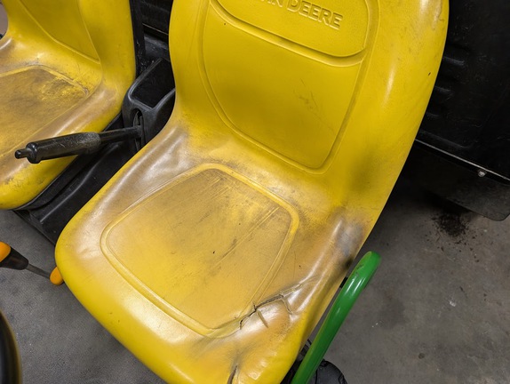 2014 John Deere TX 4X2 - Photo11