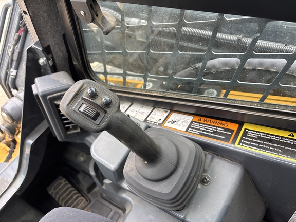 Used 2023 John Deere 324G Skid Steer Loaders at Koenig Equipment in Urbana, OH - Photo11