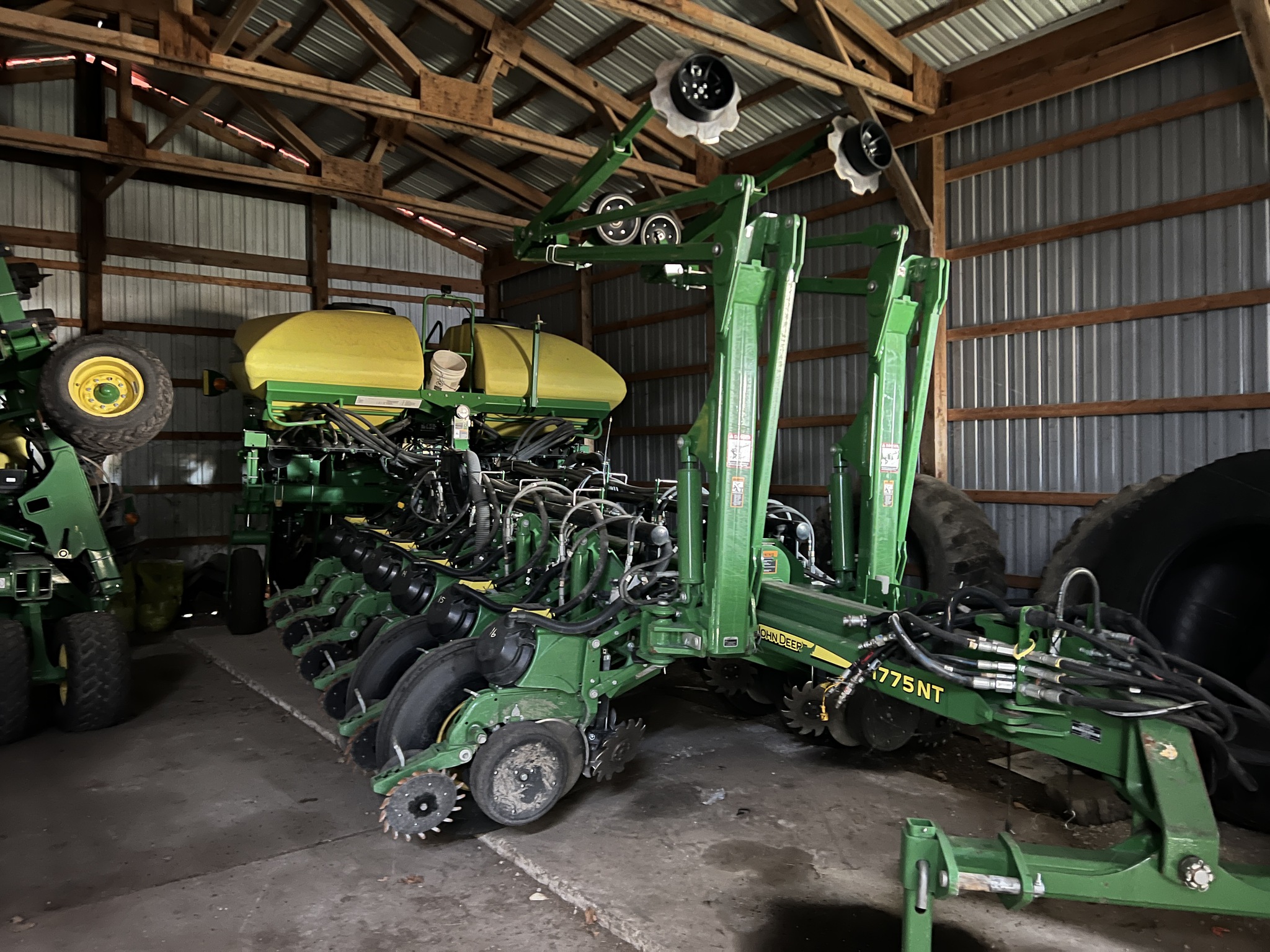 2017 John Deere 1775NT Image 1