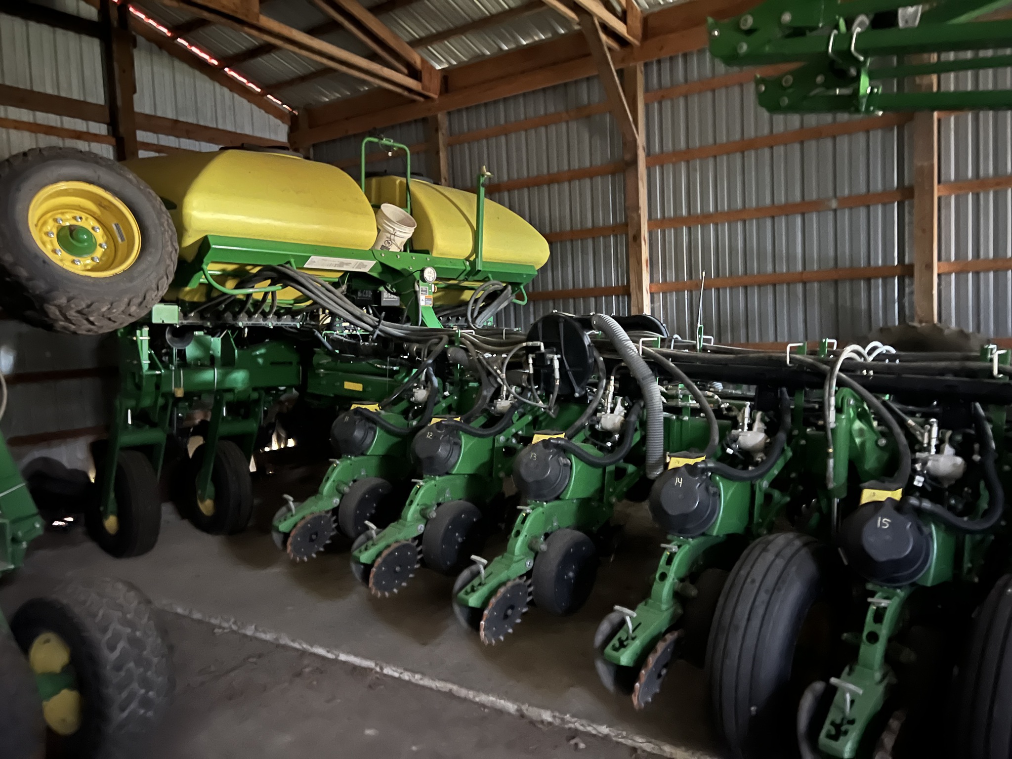 2017 John Deere 1775NT Image 3