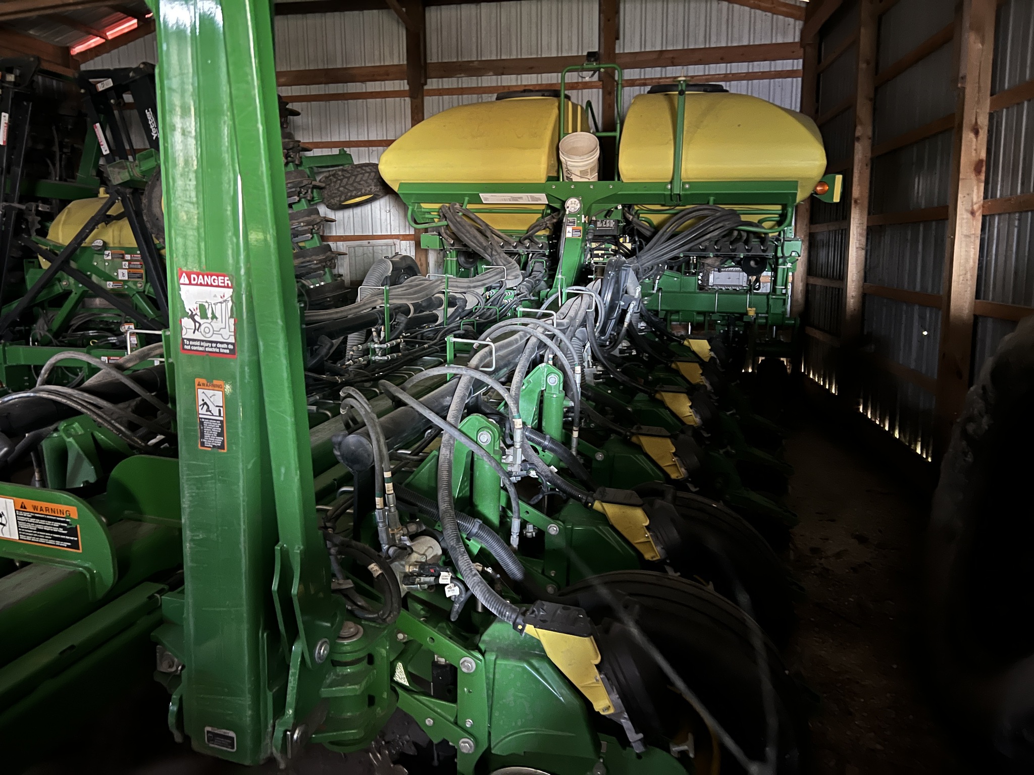 2017 John Deere 1775NT Image 4