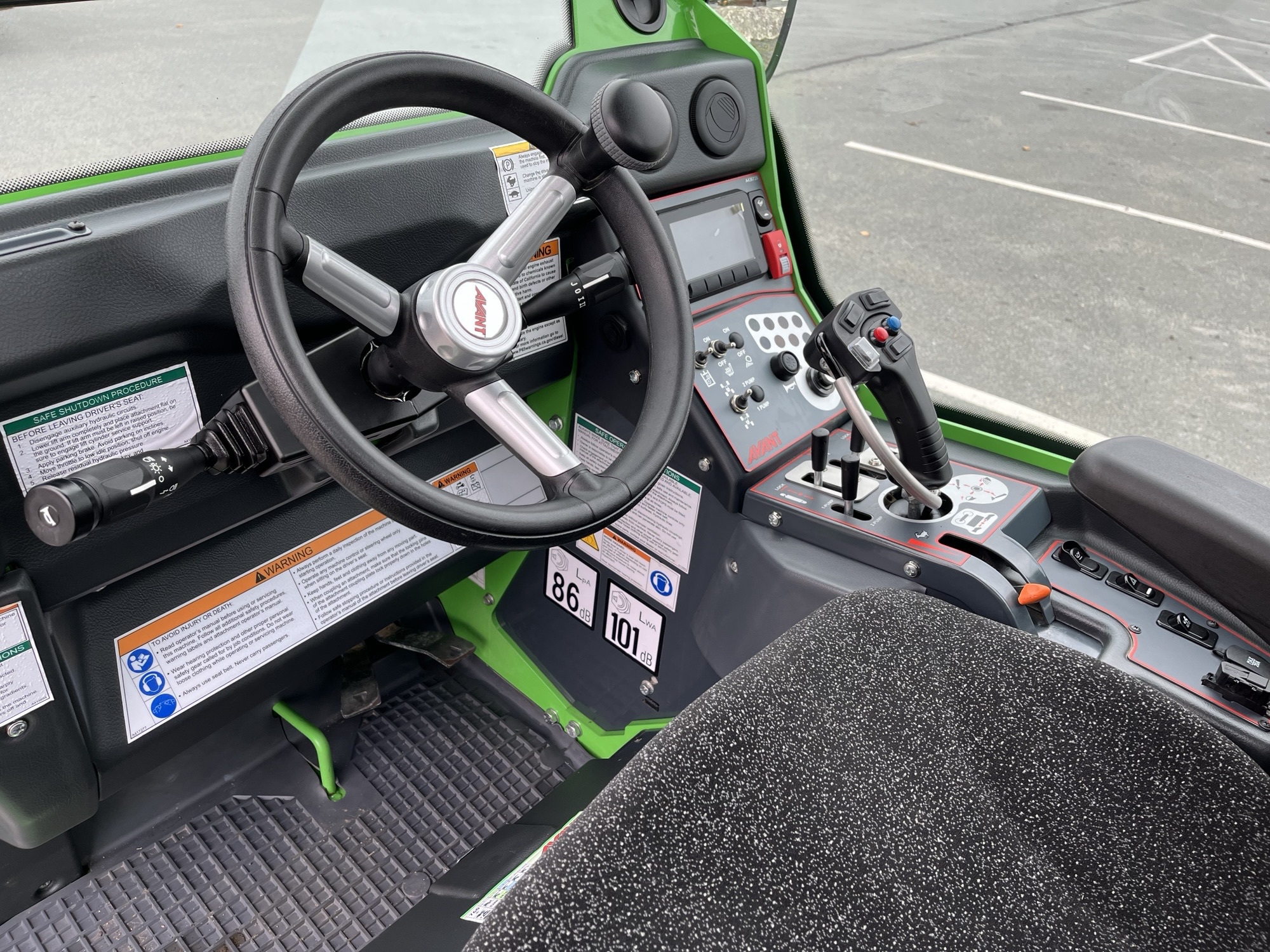 2022 Avant 760i Image 9