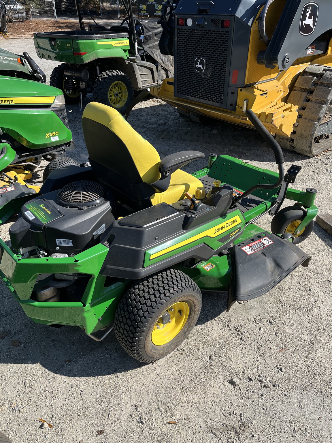 2023 John Deere Z320R Image 3