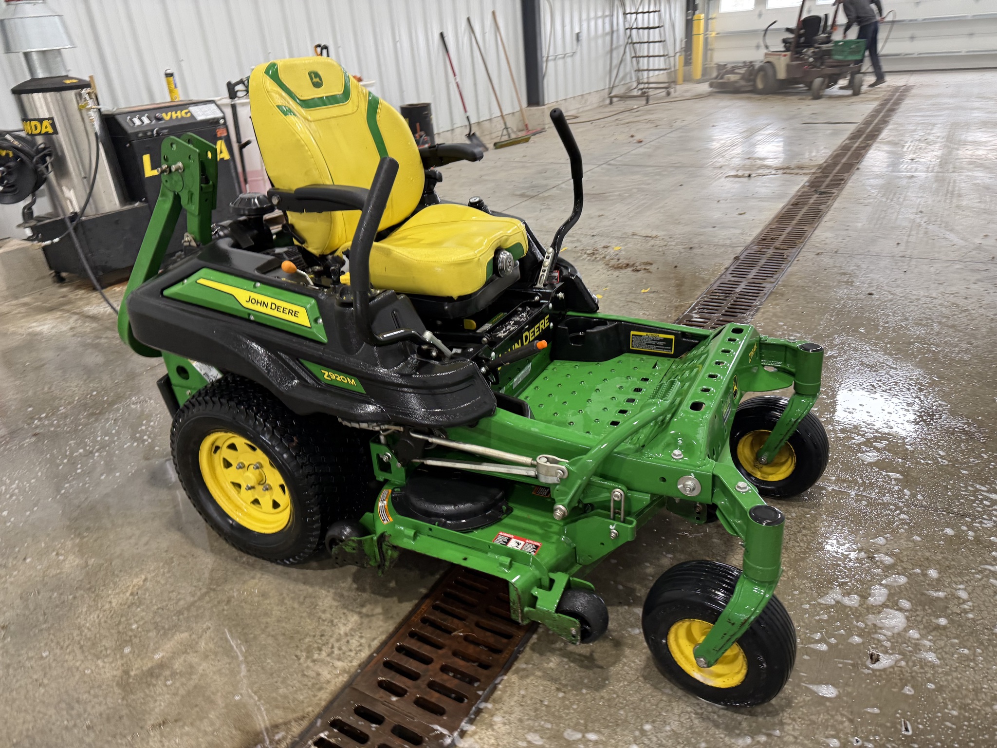 2024 John Deere Z920M Image 6