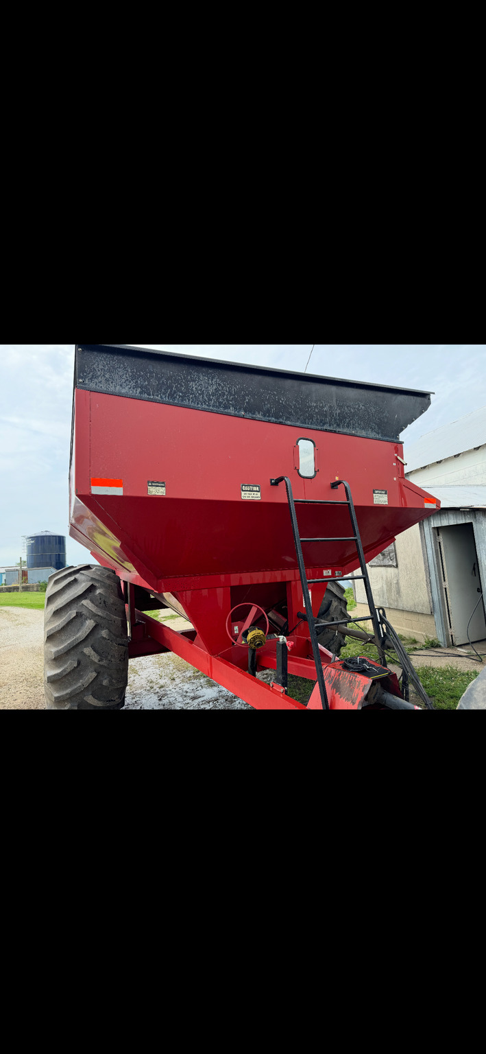  1995 Unverferth 7000 at Heritage Tractor in Lacon, IL