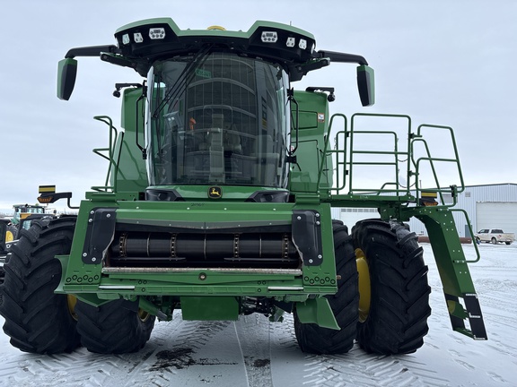 Used 2025 John Deere X9 1000 Combines at Horizon Ag & Turf in Lloydminster, AB - Photo3