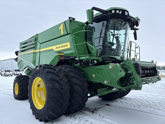 Used 2025 John Deere X9 1000 Combines at Horizon Ag & Turf in Lloydminster, AB - Photo4