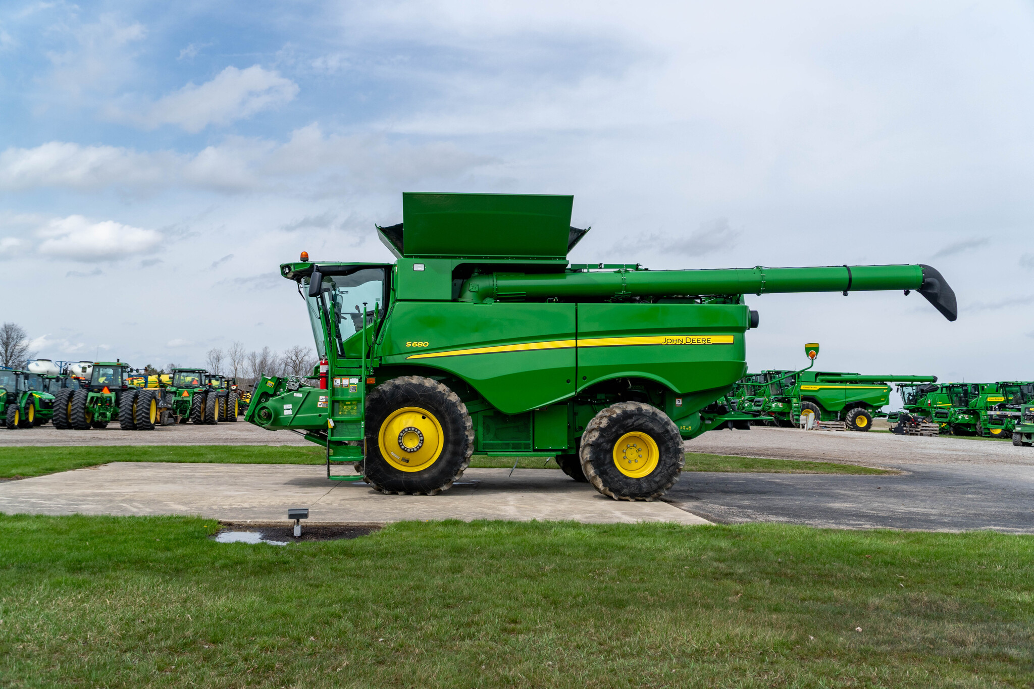 Used 2015 John Deere S680 Combines at Koenig Equipment in Anna, OH - PhotoXL1