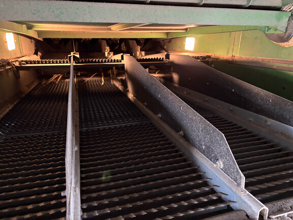 Used 2015 John Deere S680 Combines at Koenig Equipment in Anna, OH - Photo27