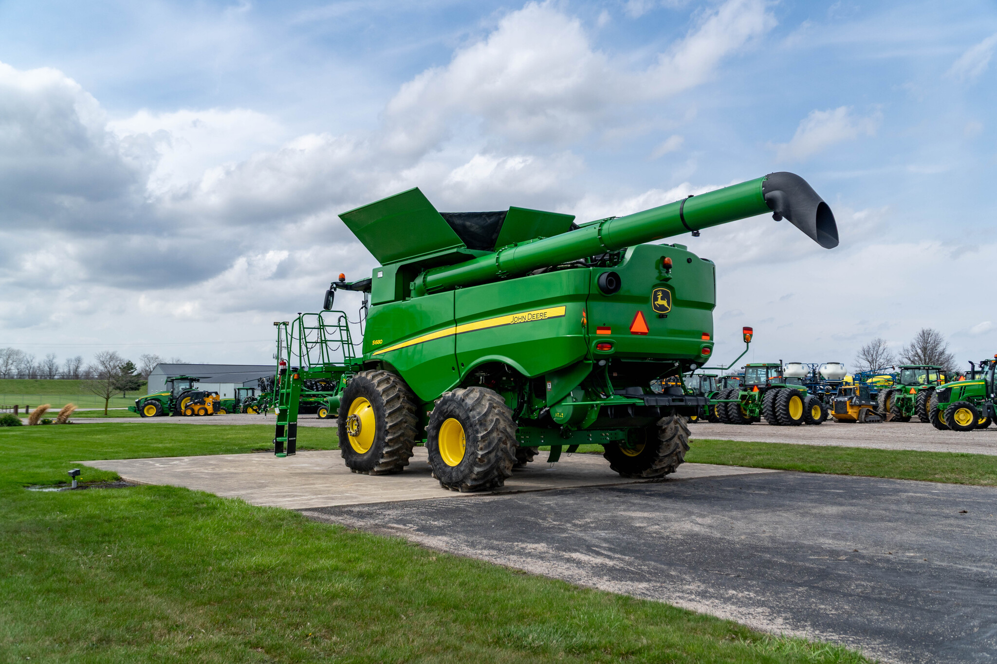 Used 2015 John Deere S680 Combines at Koenig Equipment in Anna, OH - PhotoXL2