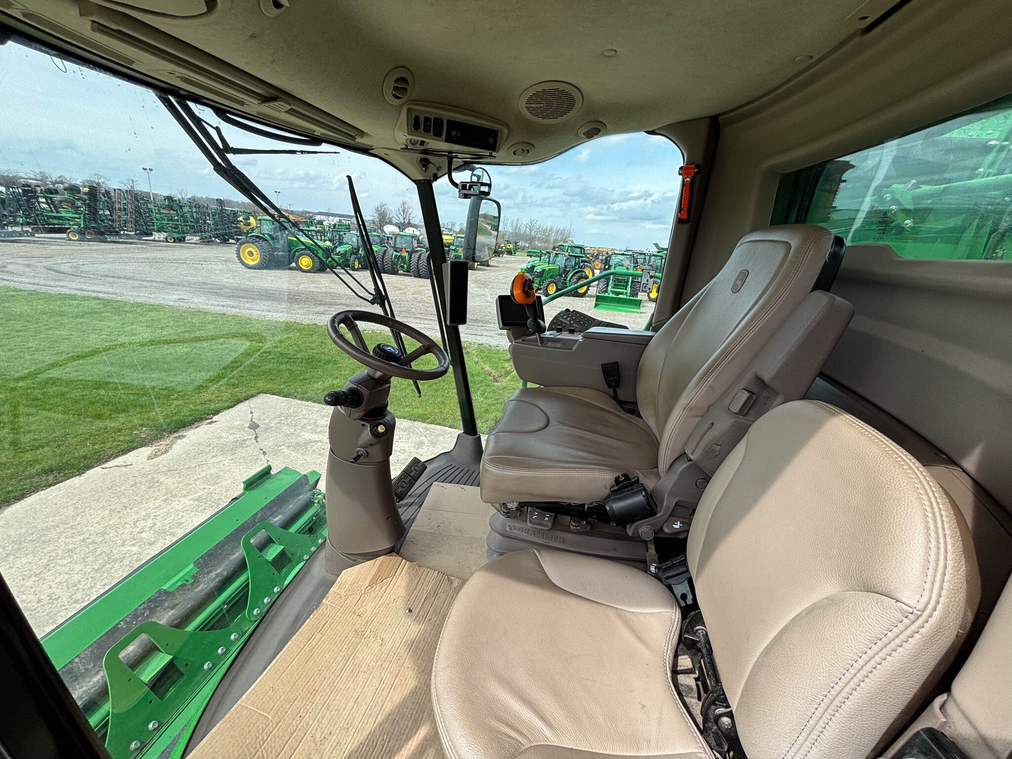 Used 2015 John Deere S680 Combines at Koenig Equipment in Anna, OH - PhotoXL41