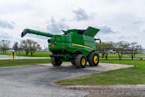 Used 2015 John Deere S680 Combines at Koenig Equipment in Anna, OH - Photo4