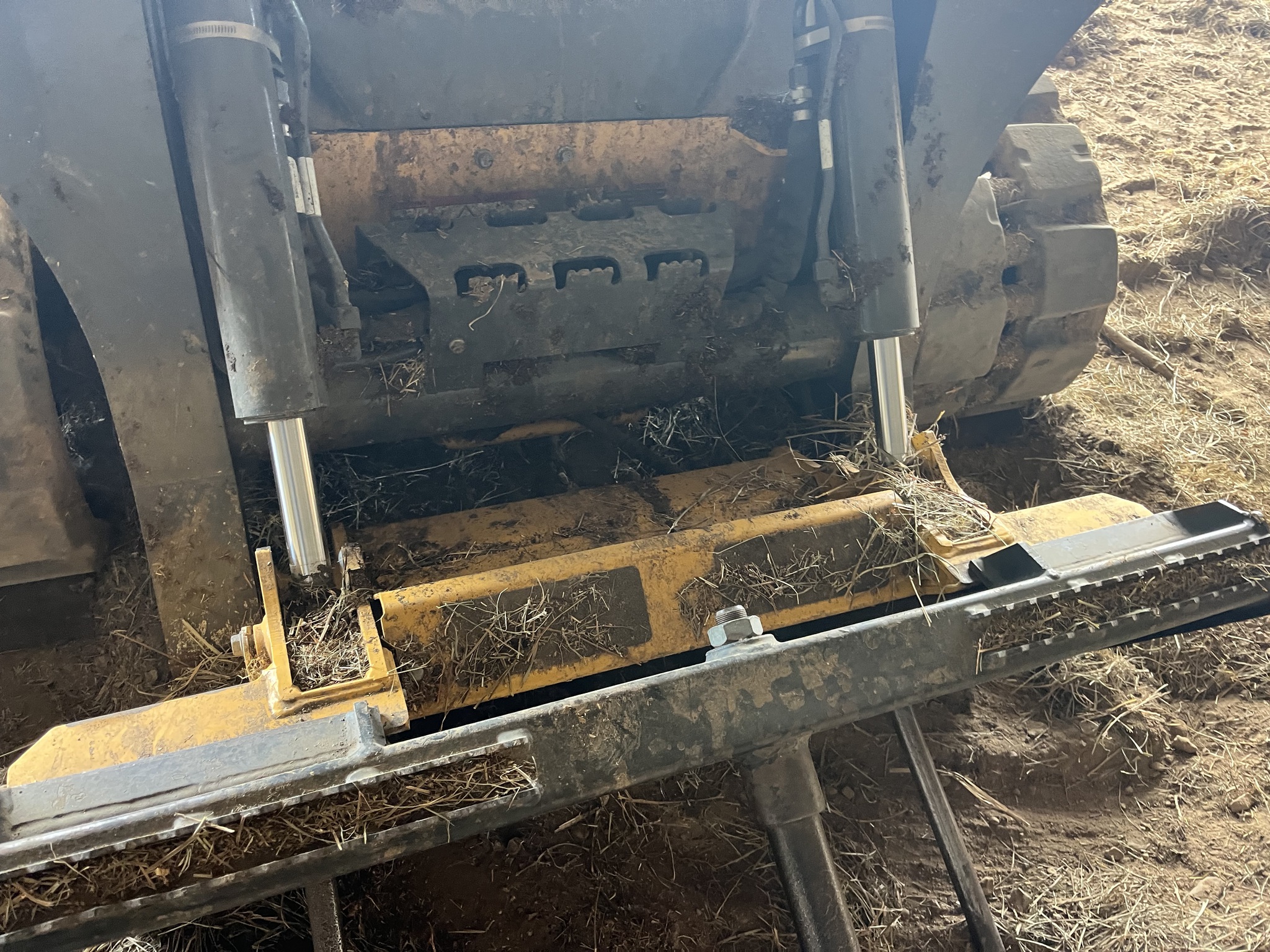 2024 John Deere 325G Image 5