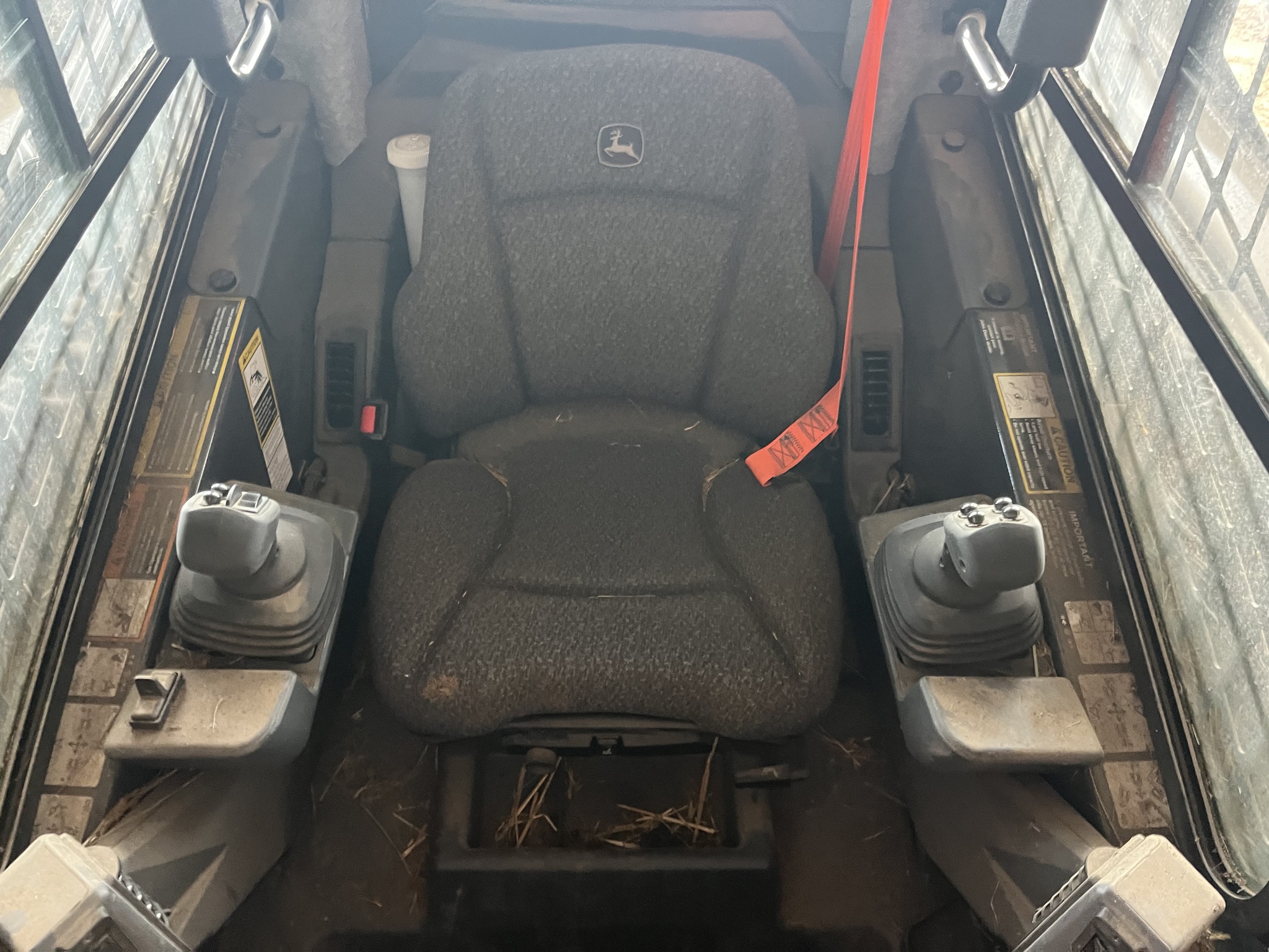 2024 John Deere 325G Image 9