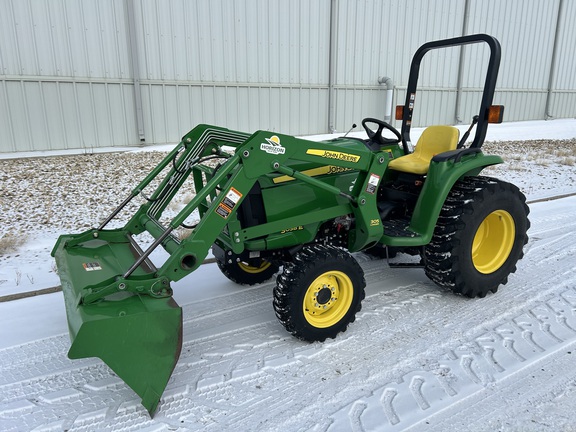  John Deere 3038E