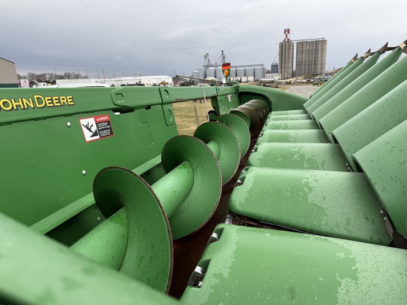 Photo of 2015 John Deere 608C