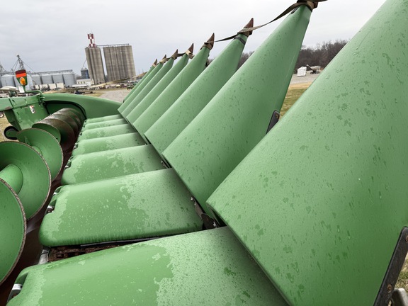 Photo of 2015 John Deere 608C